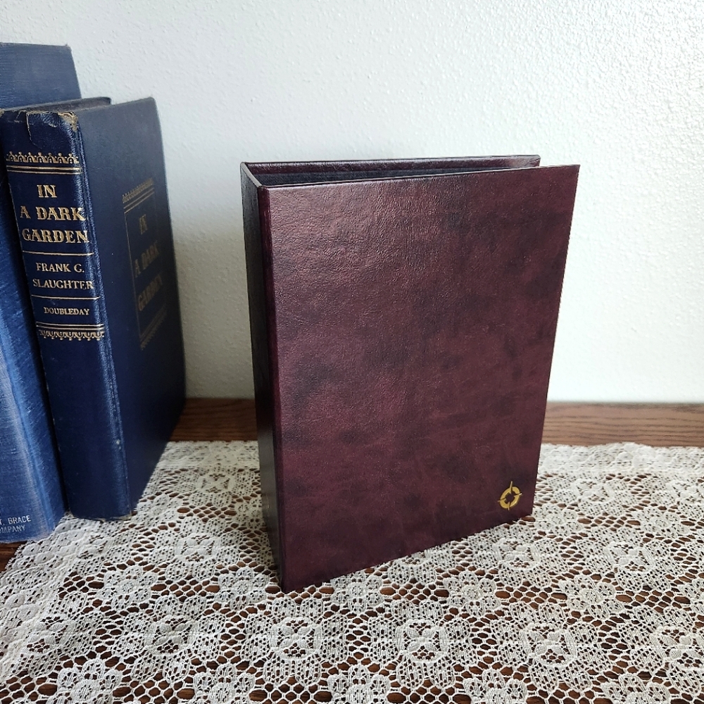 FranklinCovey Burgundy Archive Storage Binder